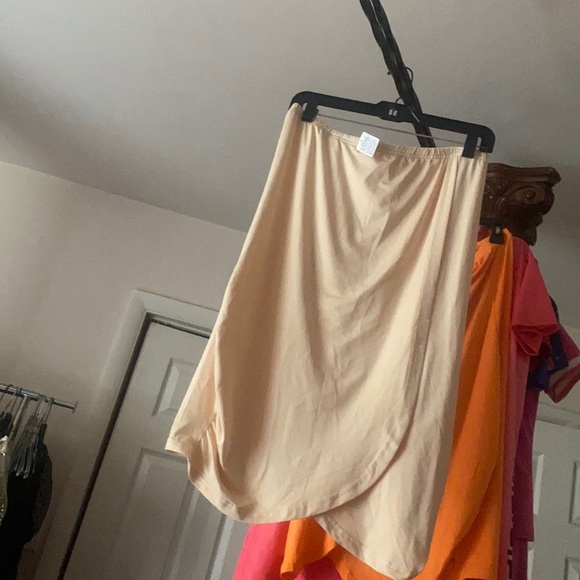 One piece dress can also be used as skirt - Picture 1 of 4